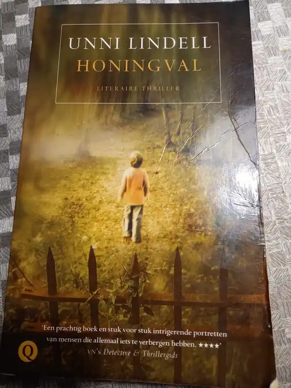 Honingval. - Unni Lindell Betrouwbaar