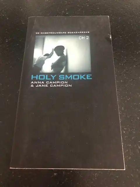 Nieuw Holy Smoke - Anne & Jane Campion