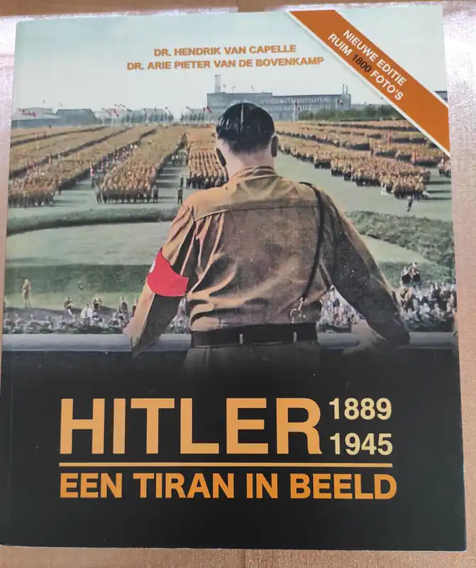 Tijdelijk Beschikbaar Hitler 1889-1945 - Dr. Hendrik Van Capelle en Dr. Arie Pieter Van De Bovenkamp
