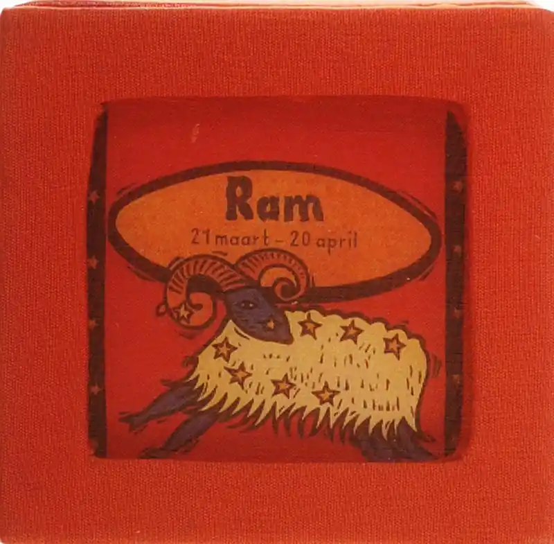 Hete Deal Astrologie mini Ram in zijden doos - J. Mars