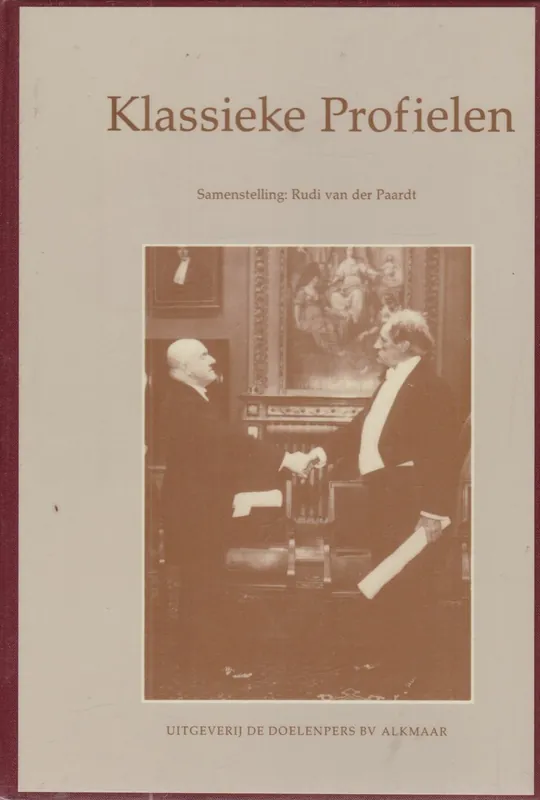 Klassieke profielen. Een collectie essays over classici-literatoren uit de moderne Nederlandse letterkunde met een bloemlezing uit hun werk. - PAARDT, RUDI VAN DER (RUDOLF THEODOOR). Voordeelprijs