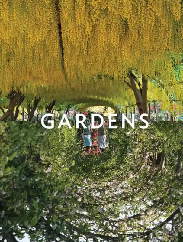 Beperkte Voorraad Gardens: Reflections (English, French, German and Spanish Edition) - Grant, Andrew