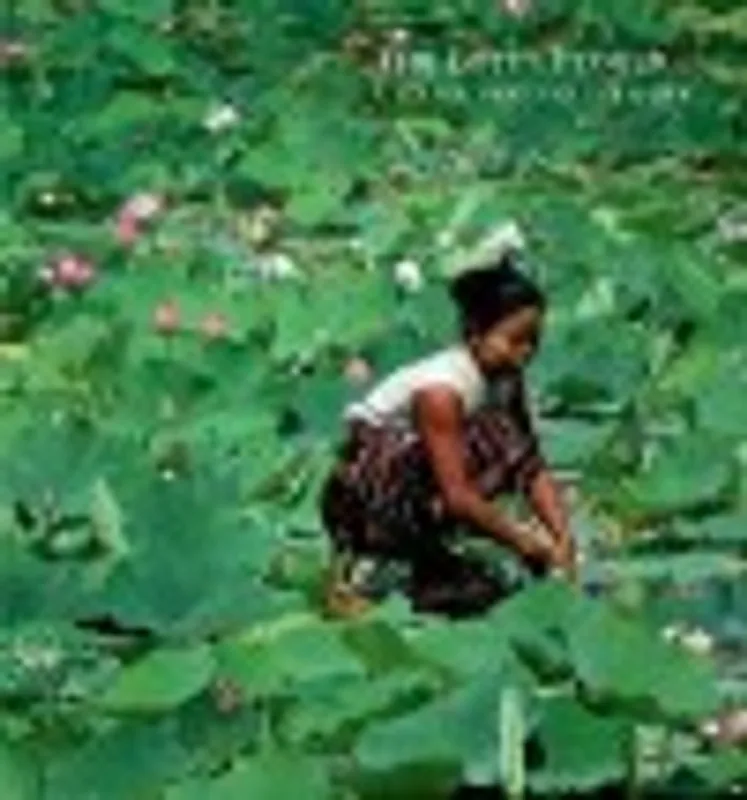 Finale Uitverkoop The Lotus Flower: A Textile Hidden in the Water - Bruna Rotunno