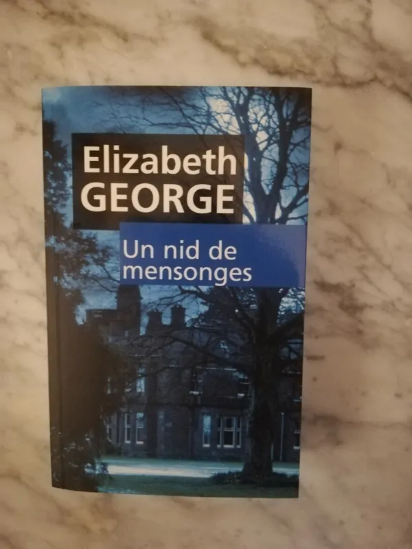 Lage Kosten Un nid de mensonges - Elizabeth George