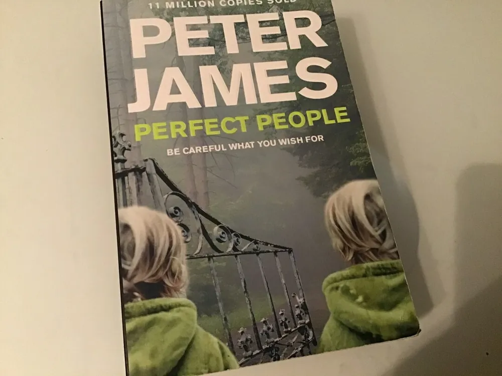 Perfect People - James Peter Weekendaanbieding
