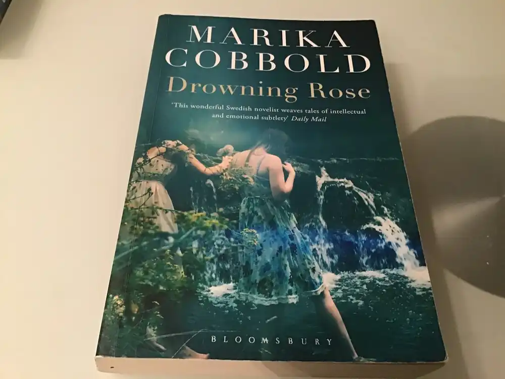 Beperkt Aanbod Drowning rose - Marika Cobbold