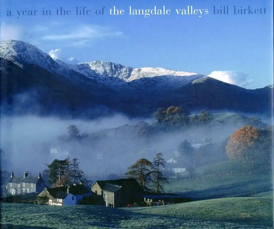 Weekendaanbieding Year in the Life of the Langdale Valley - Bill Birkett