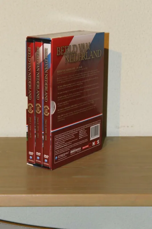 Gratis Retour Beeld van Nederland 50 jaar. Een overzicht van 50 jaar Polygoon- en NOS-journaal. (3 DVDs in schuifdoos) - N/A