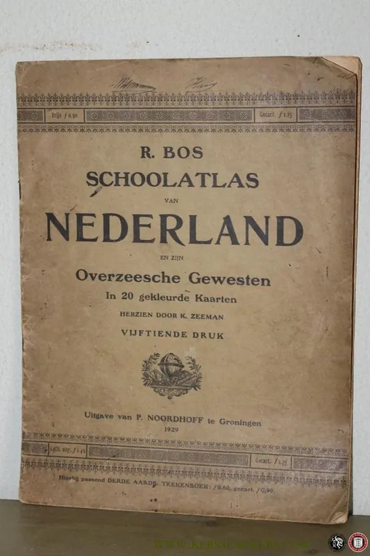 Schoolatlas van Nederland en zijne Overzeesche Gewesten. Vijftiende druk, Herzien door K. Zeeman. - BOS, R. Populair